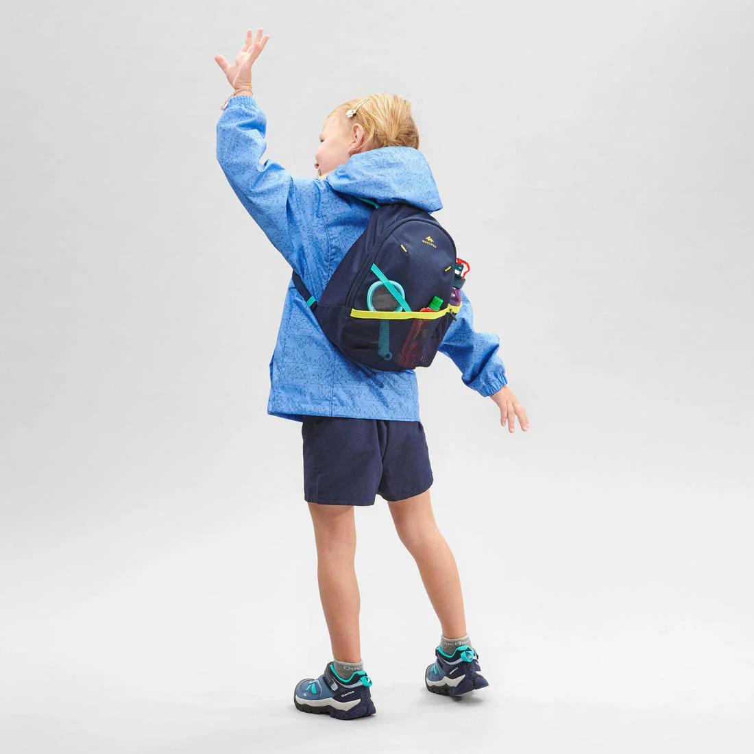 Pequeña mochila de senderismo de 5 L azul para niños MH100 - Image 37