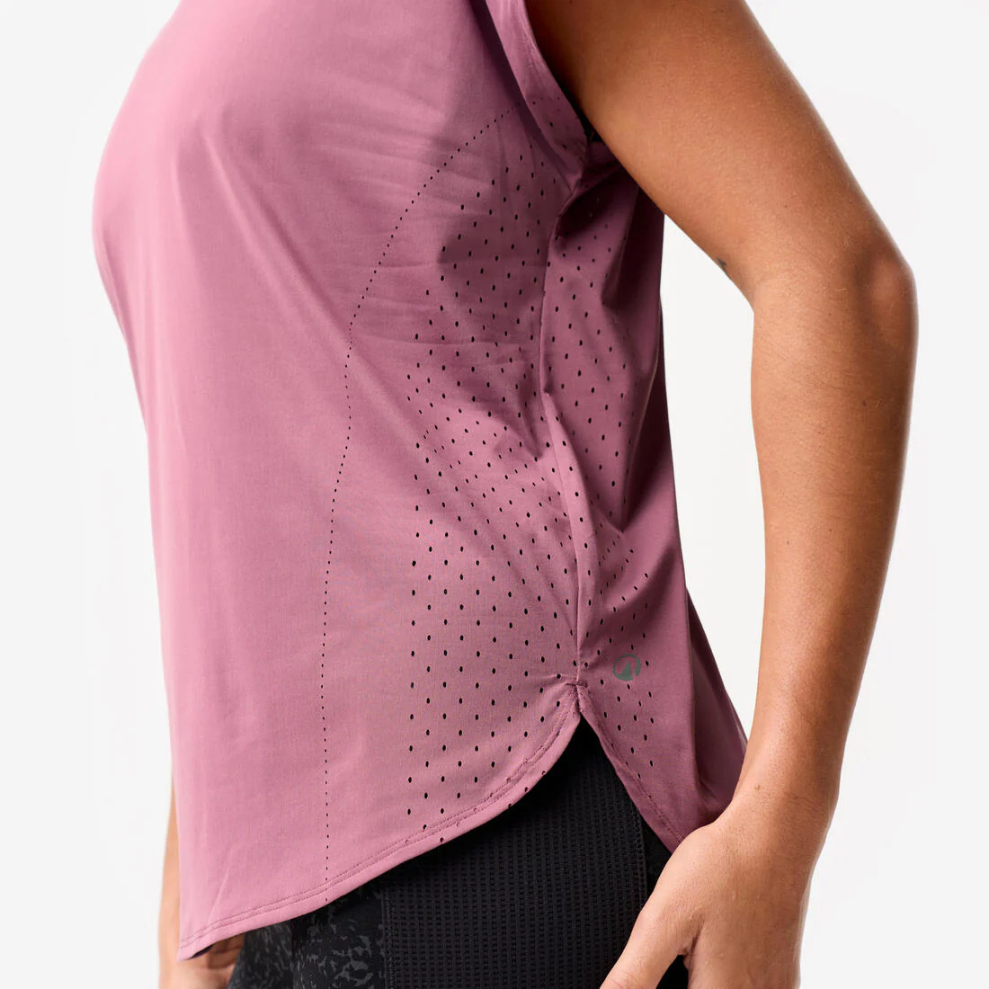 Playera Cardio Training Mujer Negro Corte Láser - Image 14