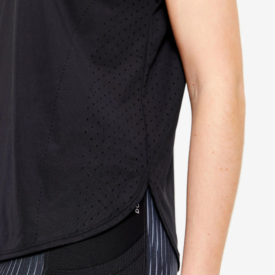 Playera Cardio Training Mujer Negro Corte Láser - Image 18