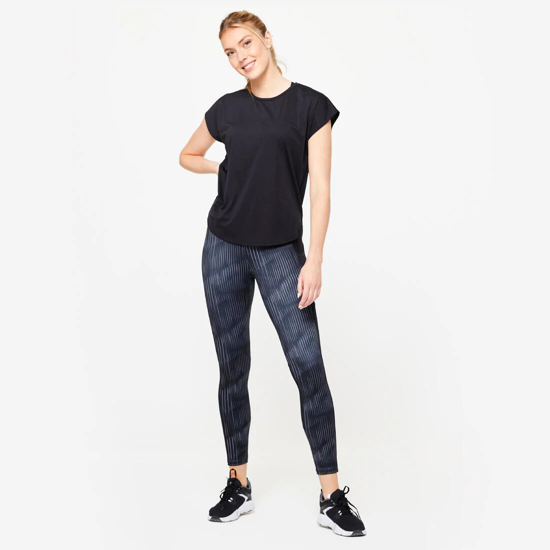 Playera Cardio Training Mujer Negro Corte Láser - Image 20