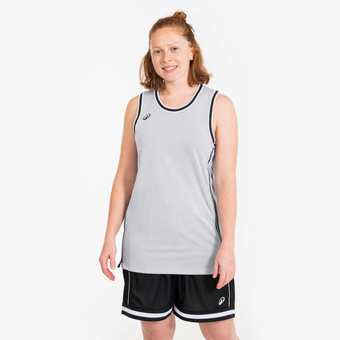 Playera de básquetbol sin mangas reversible negro con blanco para adulto TKR-500 - Image 3
