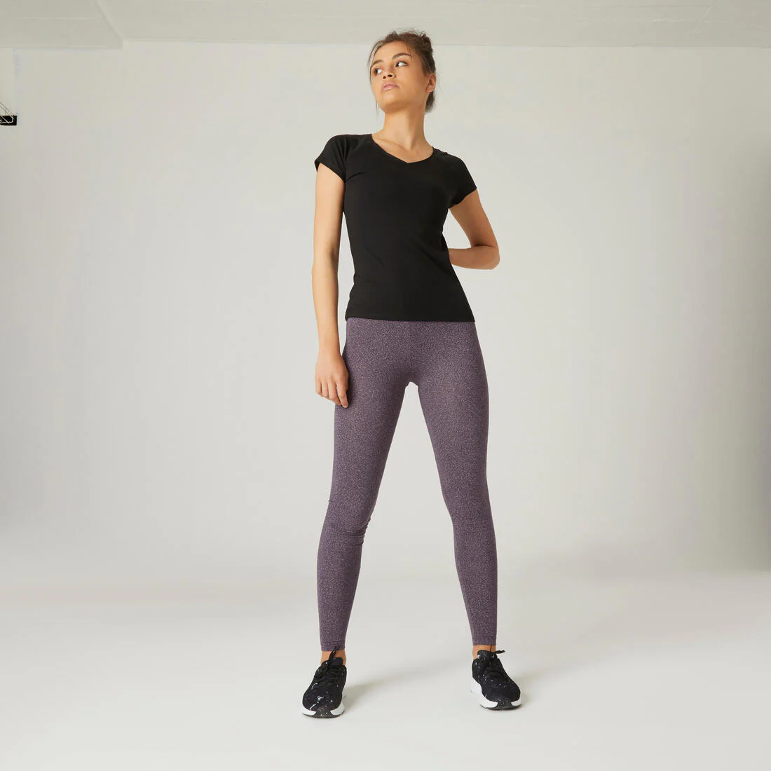 Playera de fitness blanca con cuello en V para mujer 500 ESSENTIAL - Image 12