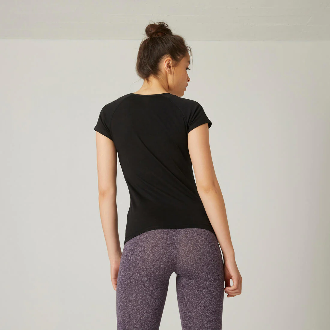 Playera de fitness blanca con cuello en V para mujer 500 ESSENTIAL - Image 14