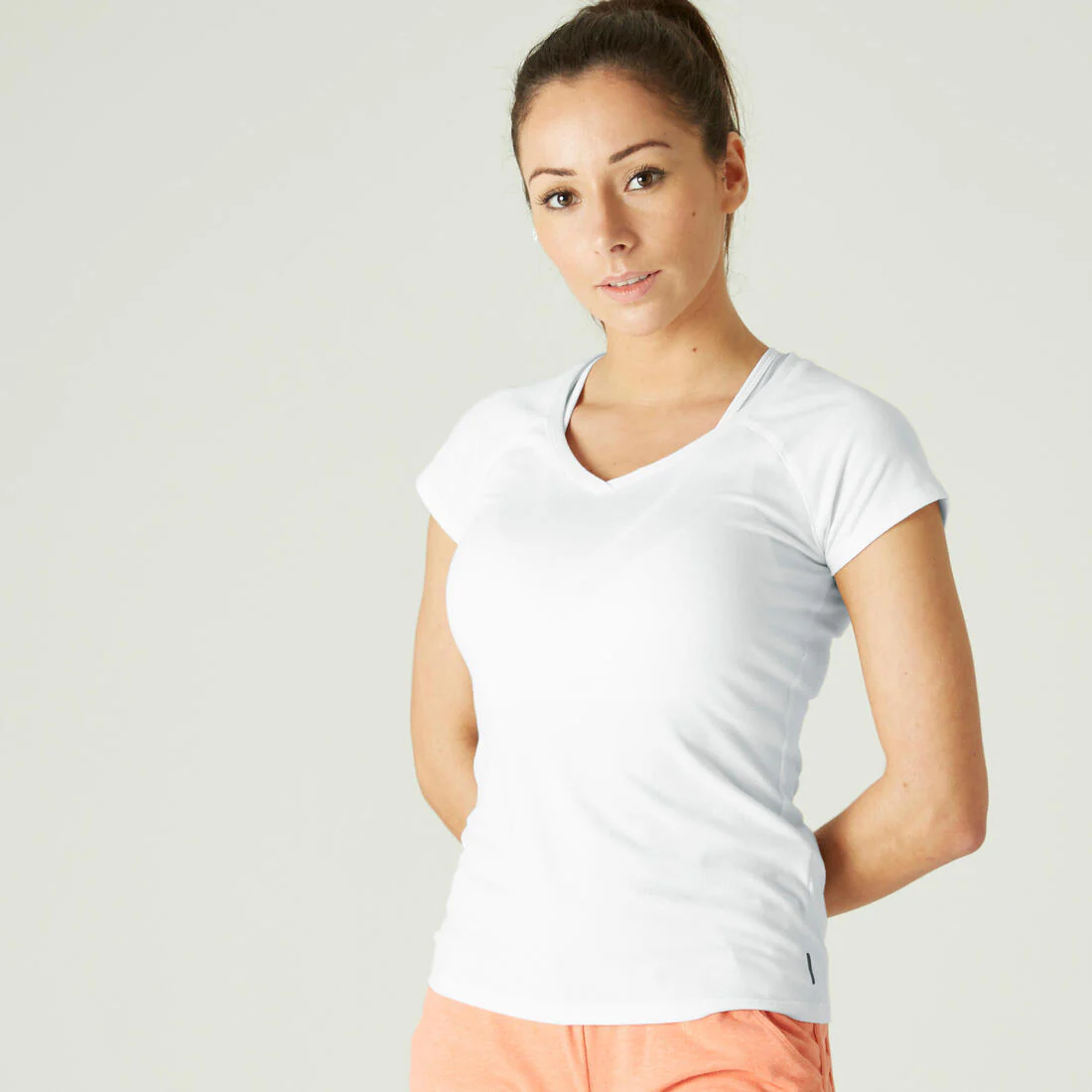 Playera de fitness blanca con cuello en V para mujer 500 ESSENTIAL - Image 24