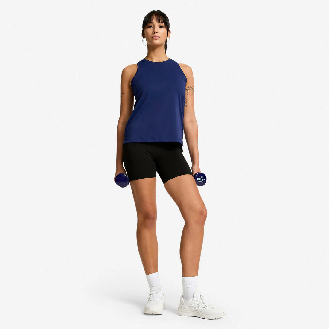 Playera de fitness/cardio sin mangas y de corte recto negra para mujer - Image 8