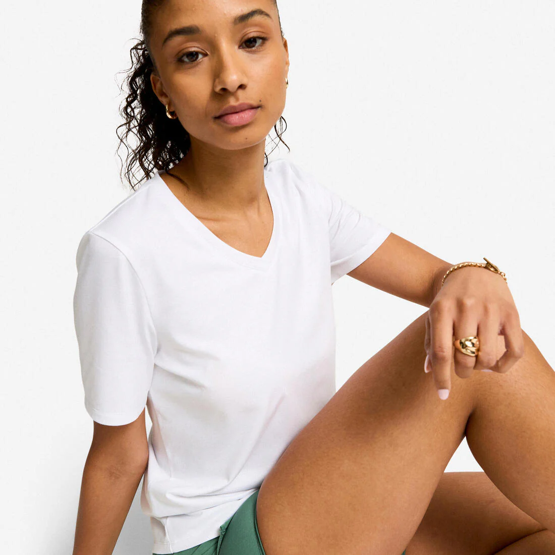 Playera de fitness de cuello V negra para mujer Coolmax - Image 17