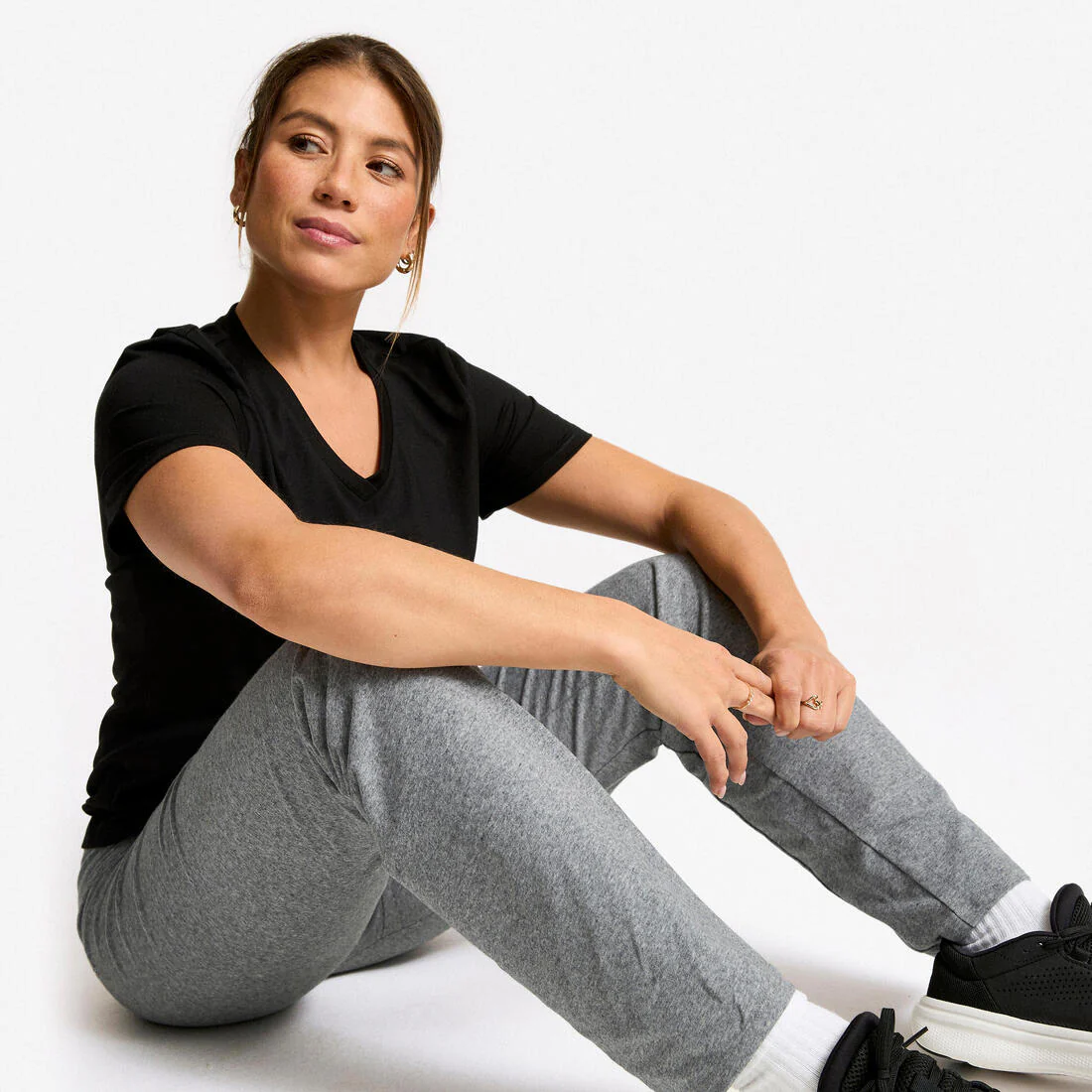 Playera de fitness de cuello V negra para mujer Coolmax - Image 18