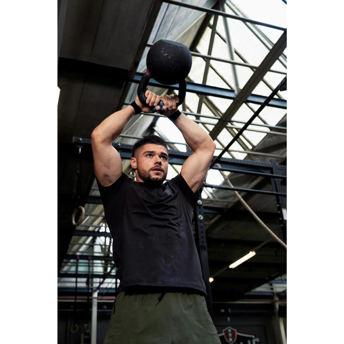 Playera de fitness elástica y ligera negro con para hombre - Image 13