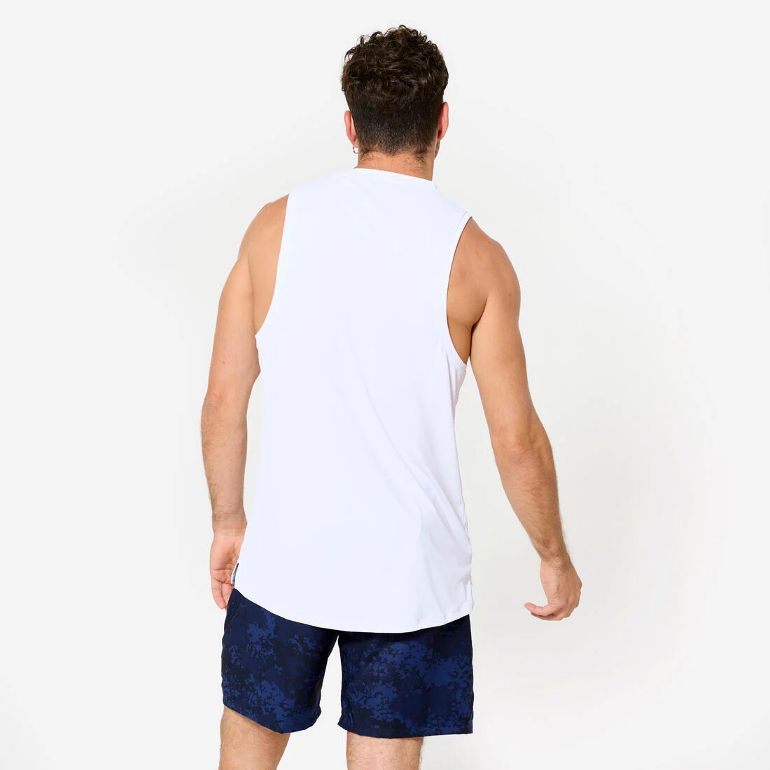 Playera de fitness sin mangas con cuello redondo blanca para hombre - Image 4