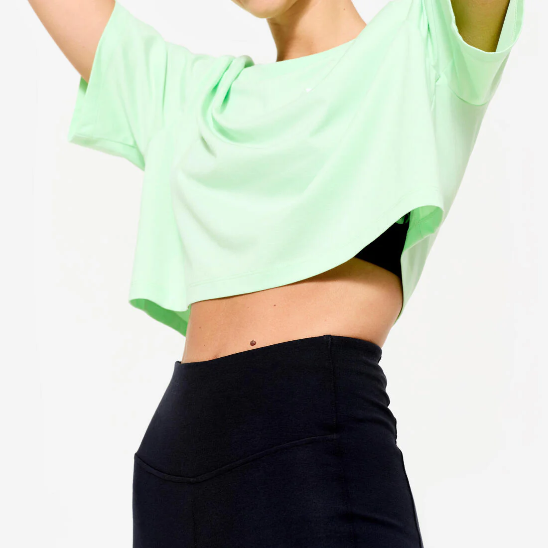 Playera de fitness tipo crop top verde claro para mujer - Image 3