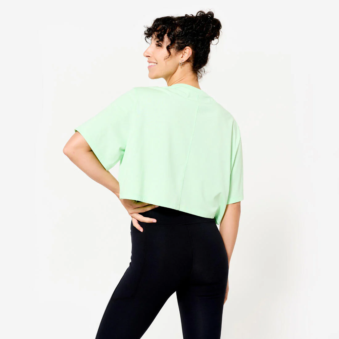 Playera de fitness tipo crop top verde claro para mujer - Image 4