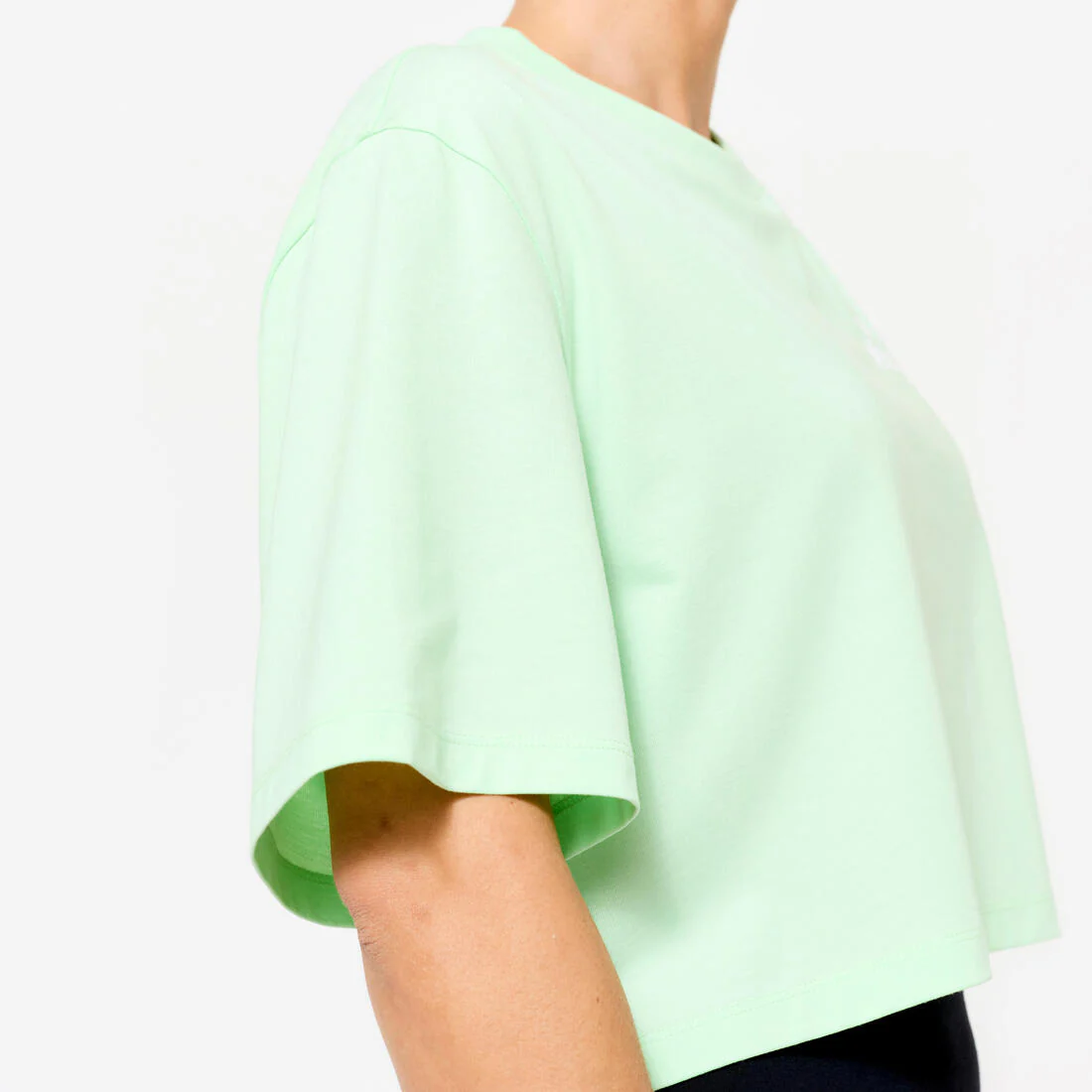 Playera de fitness tipo crop top verde claro para mujer - Image 7