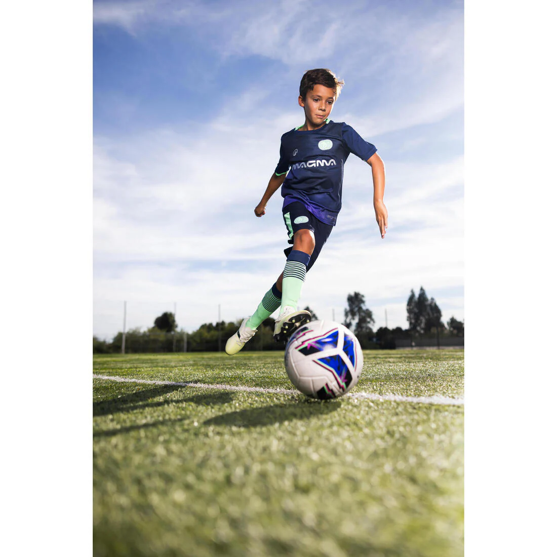 Playera de futbol de rayas azules y violetas con rinoceronte para niños Viralto - Image 5