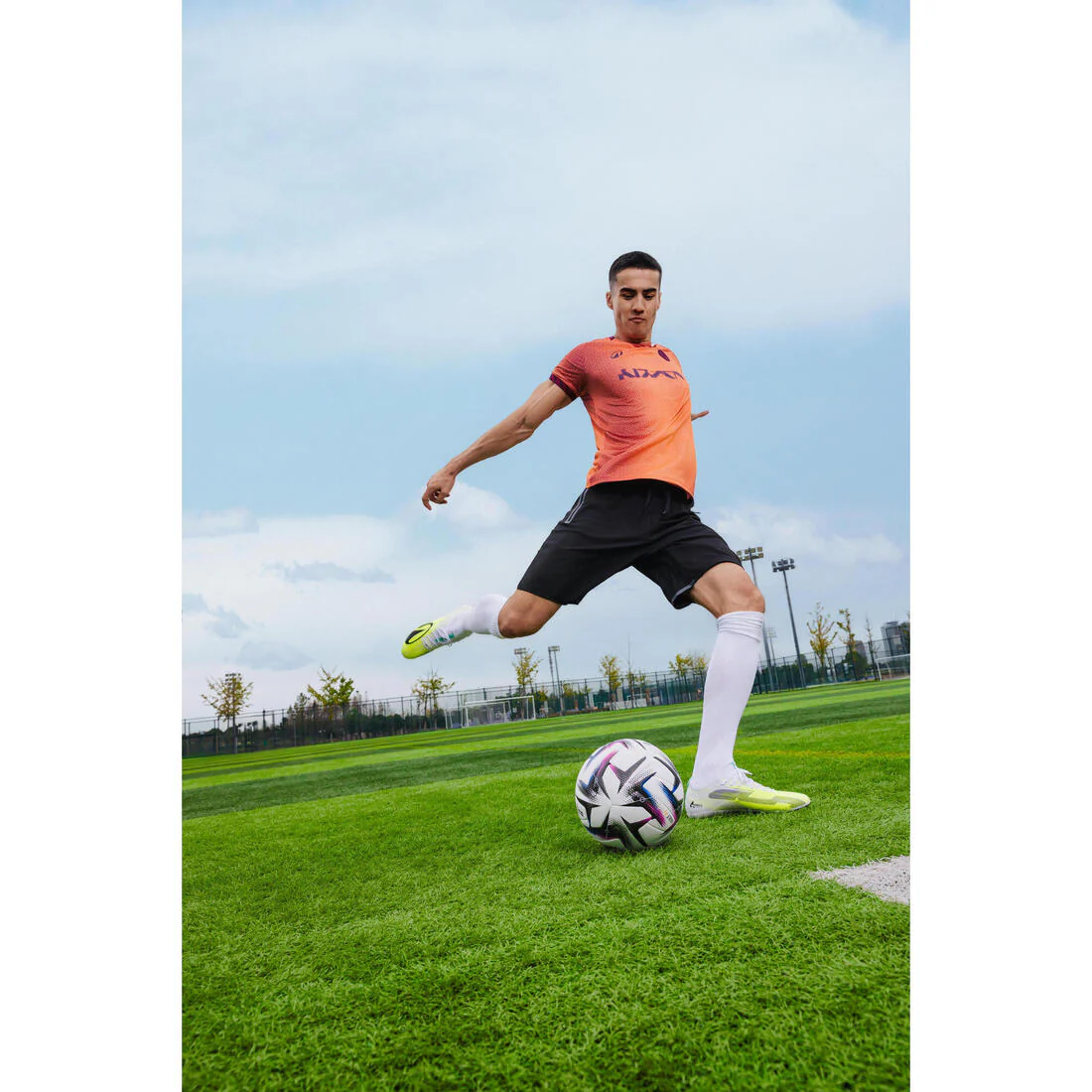 Playera de futbol negra con amarillo fluorescente para adulto Viralto II Wavy - Image 19