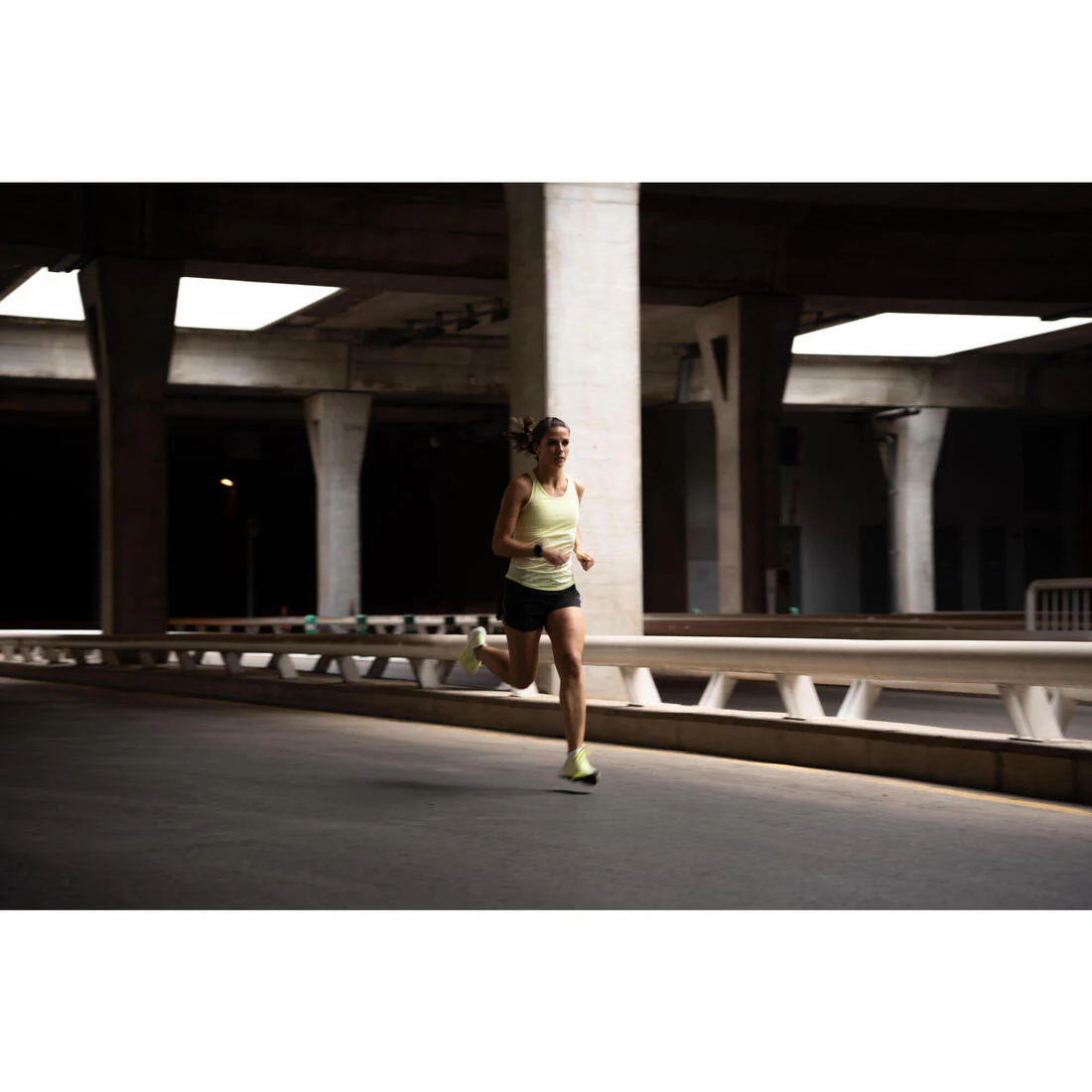 Playera de running amarilla para mujer Kiprun Run 500 Confort - Image 15