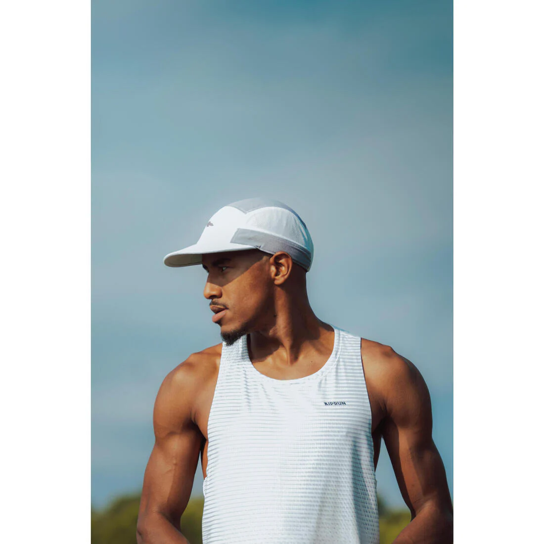 Playera de running sin mangas blanca 900 Light - Image 10