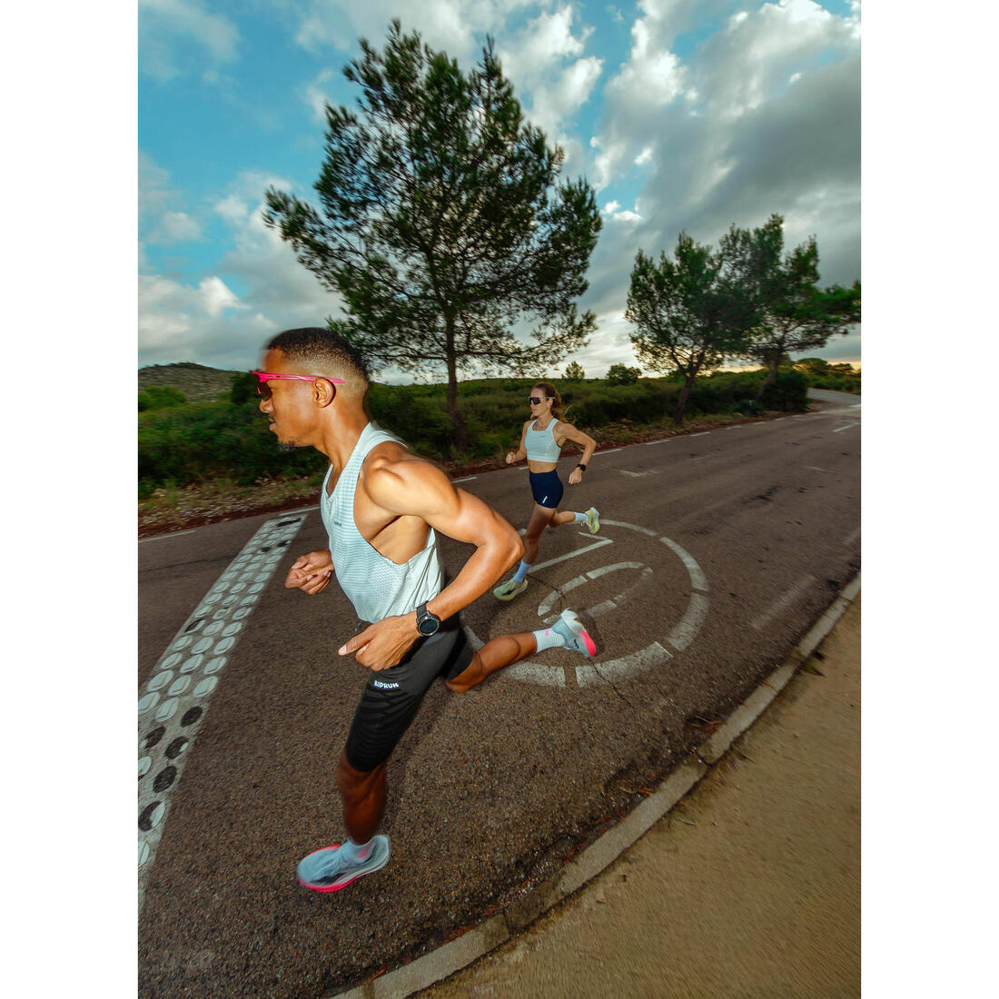 Playera de running sin mangas blanca 900 Light - Image 12