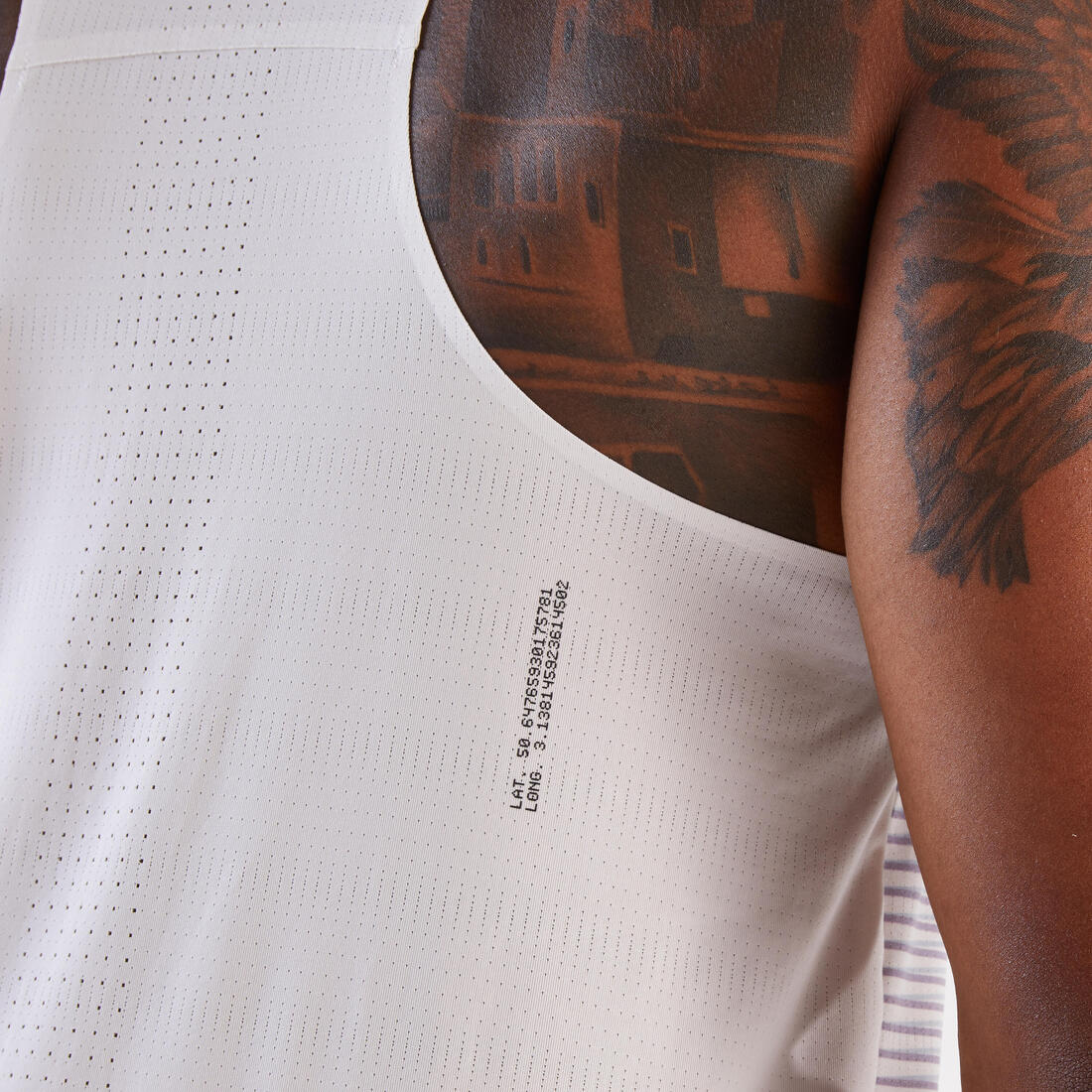 Playera de running sin mangas blanca 900 Light - Image 7