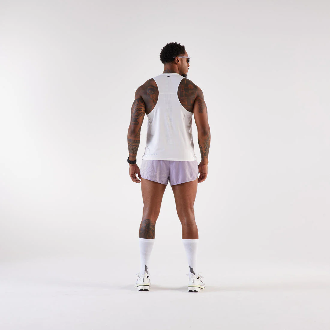Playera de running sin mangas blanca 900 Light - Image 9