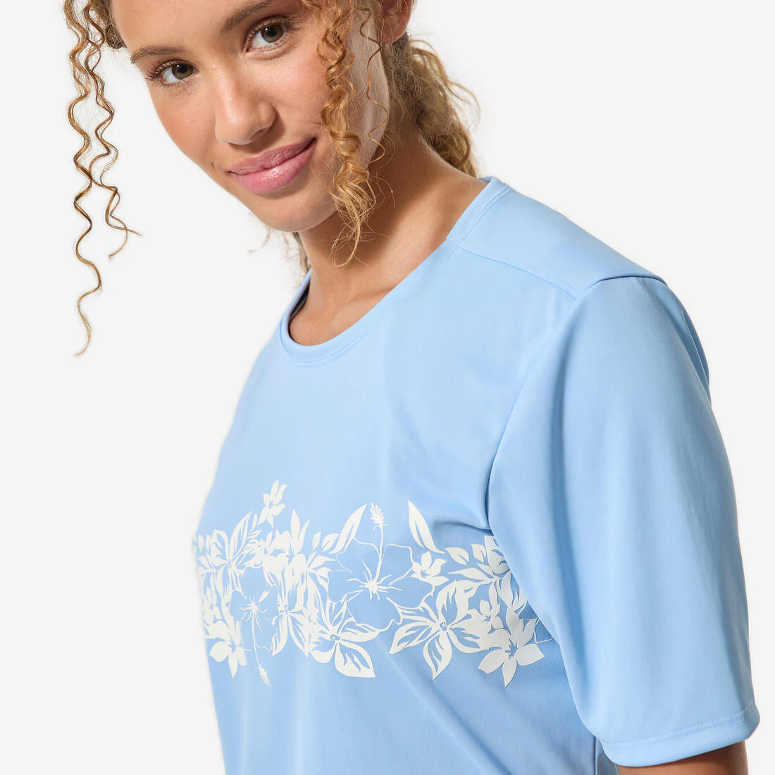 Playera de surf anti-UV con UPF50+ de manga corta beige para mujer Malou - Image 17