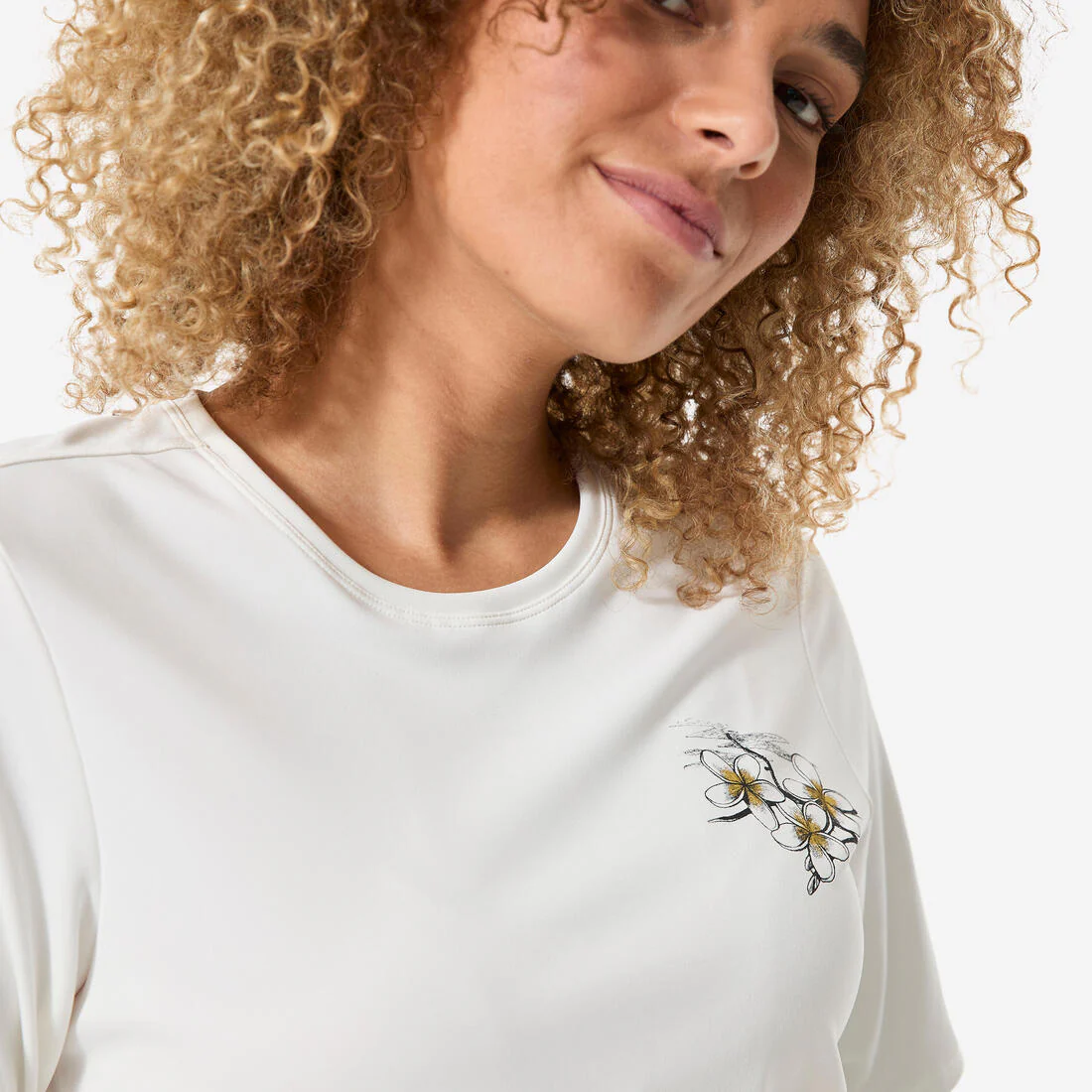 Playera de surf anti-UV con UPF50+ de manga corta beige para mujer Malou - Image 24