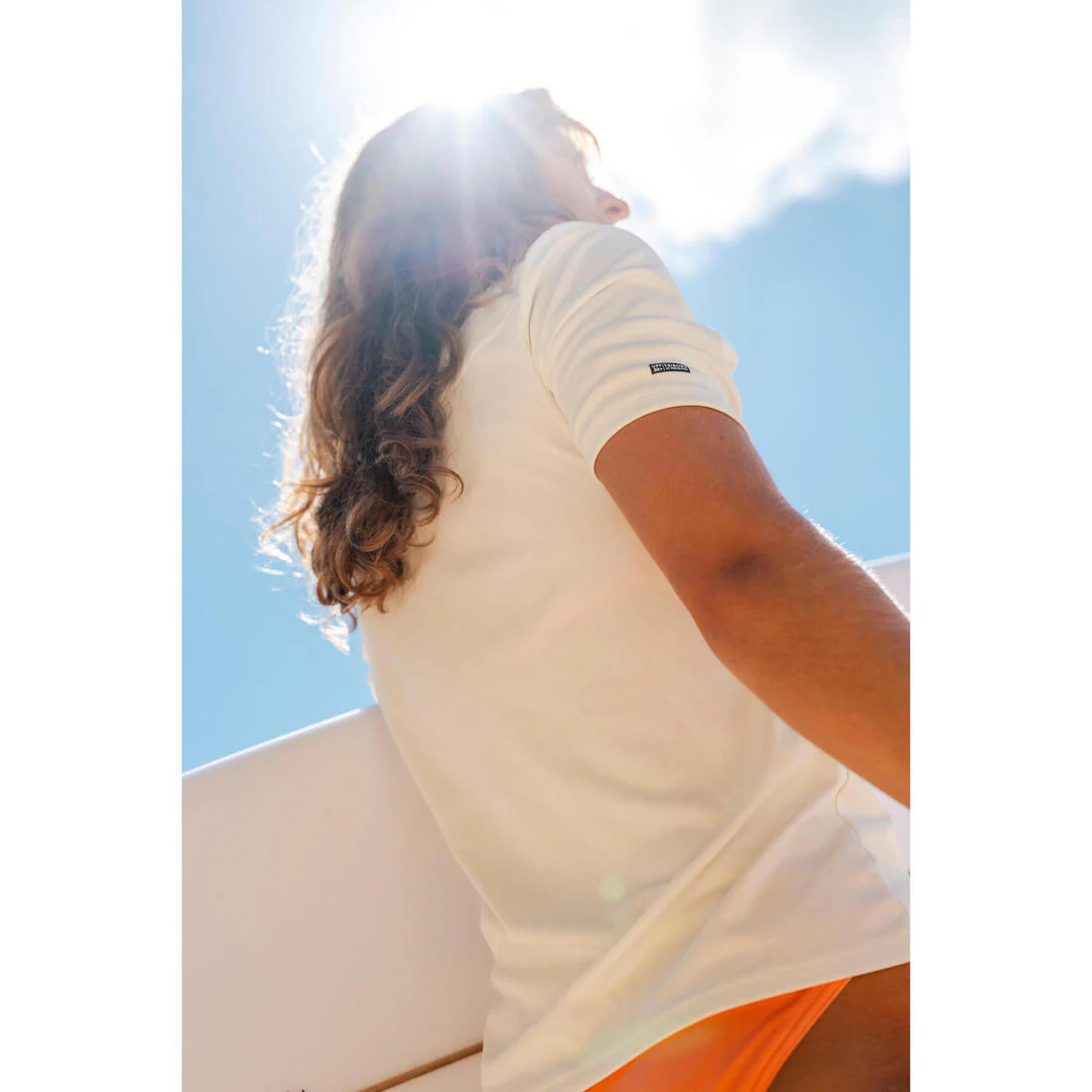 Playera de surf anti-UV con UPF50+ de manga corta beige para mujer Malou - Image 28