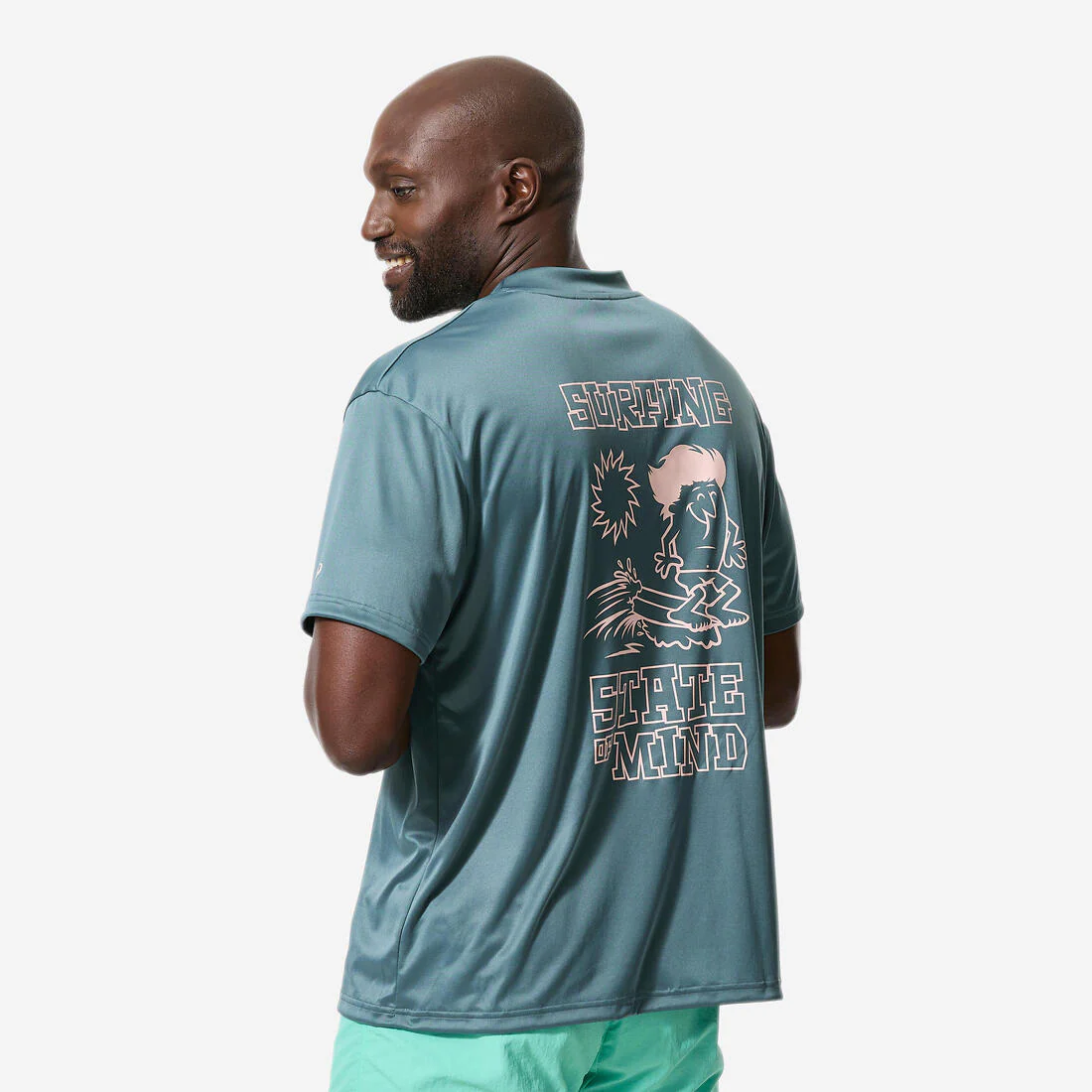 Playera de surf anti-UV de corte holgado con manga corta verde para hombre