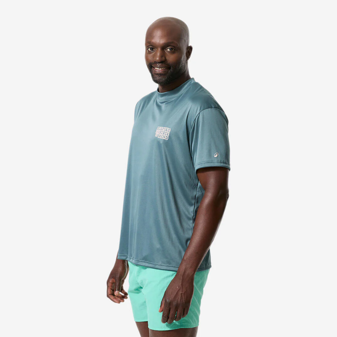 Playera de surf anti-UV de corte holgado con manga corta verde para hombre - Image 3