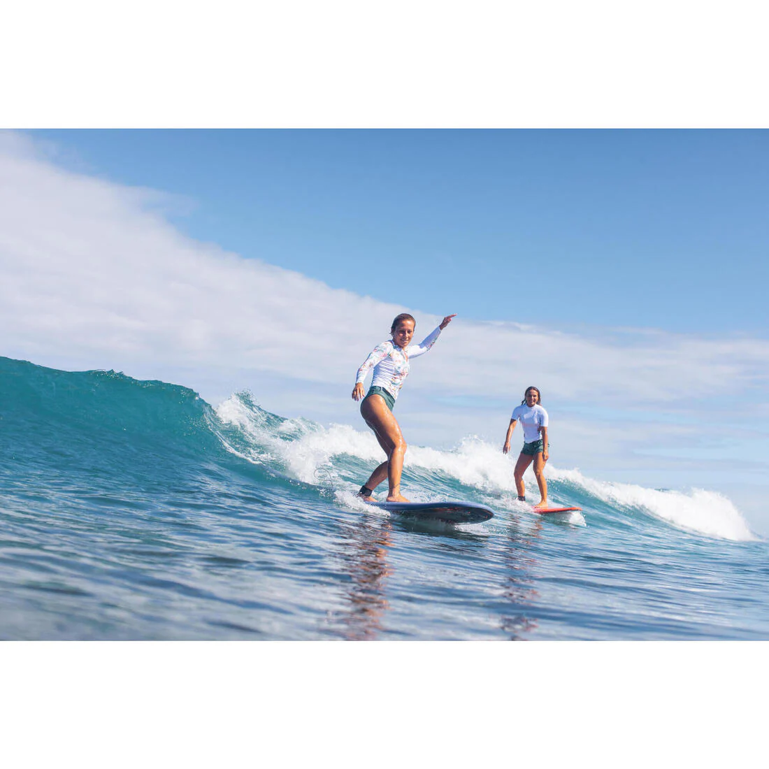 Playera de surf anti-UV de manga corta azul marino blanco y gris para mujer 500 - Image 21