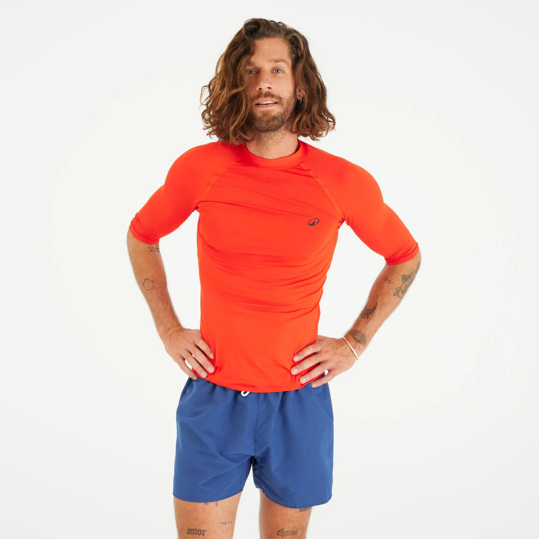 Playera de surf anti-UV de manga corta naranja fluorescente para hombre 100