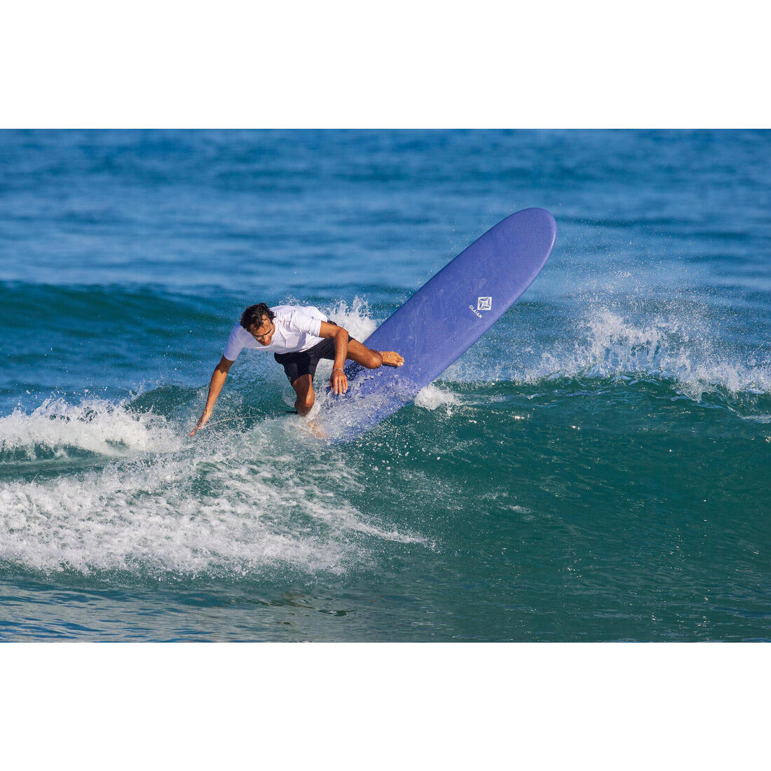 Playera de surf anti-UV de manga corta negra para hombre - Image 19