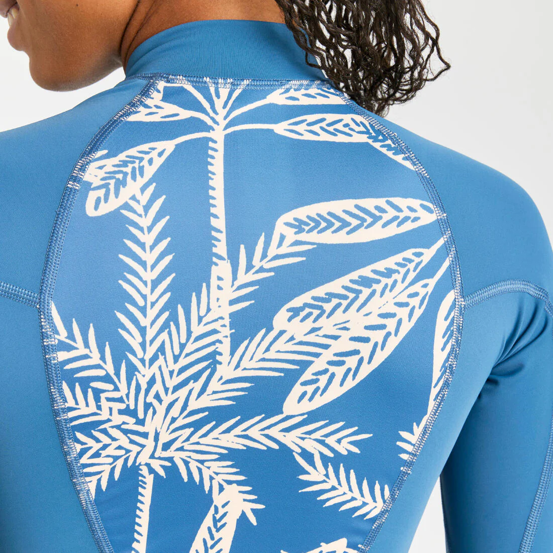 Playera de surf anti-UV de manga larga azul para mujer 900 Lou Palmer - Image 4