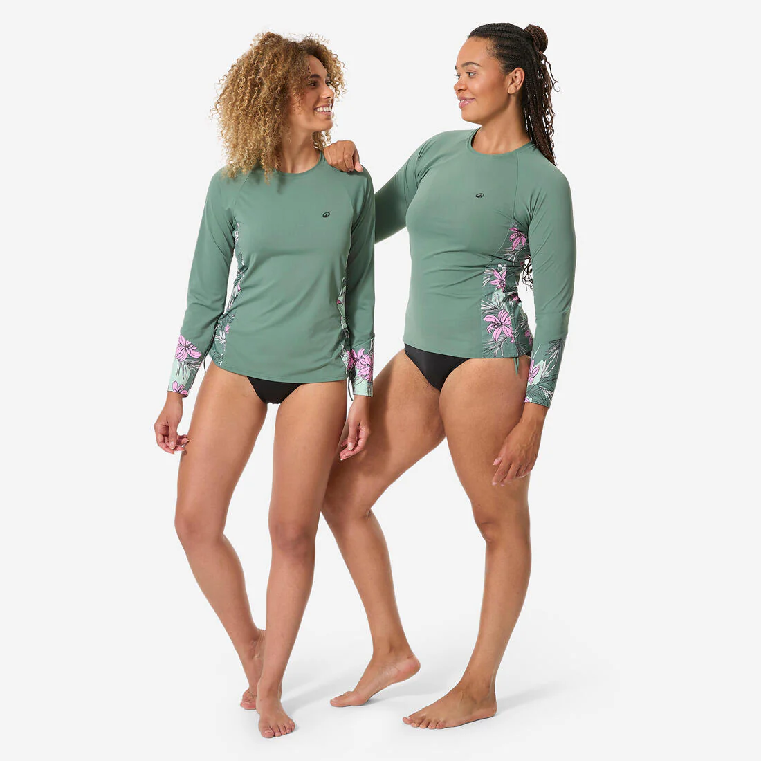 Playera de surf con UPF 50+ de manga larga blanca con flores para mujer Kanika - Image 4