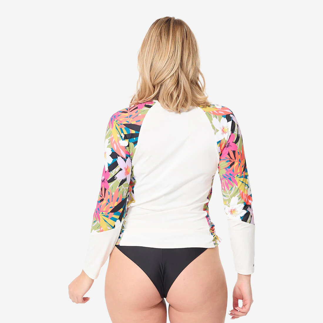 Playera de surf con UPF 50+ de manga larga blanca con flores para mujer Kanika - Image 7