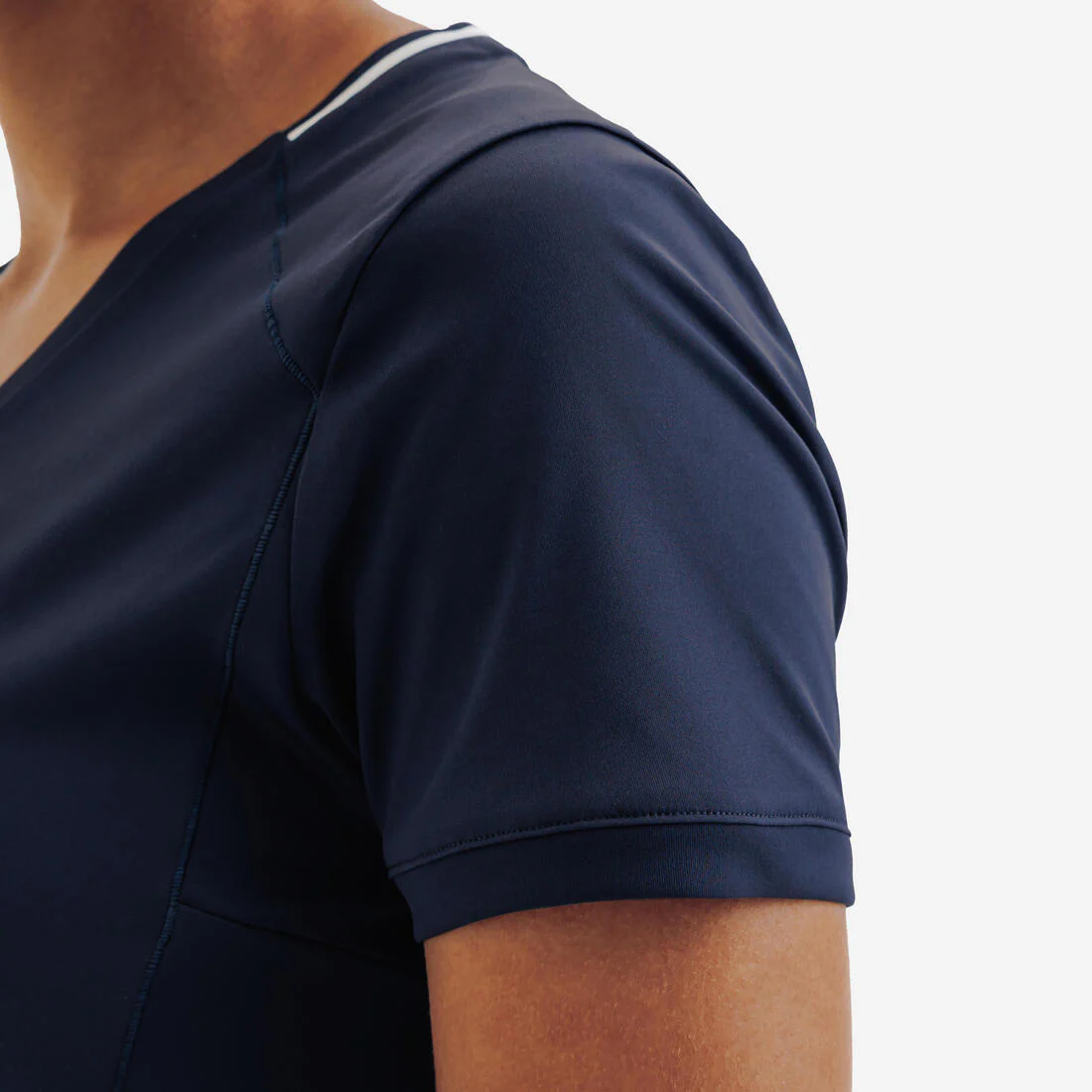Playera de tenis transpirable con cuello V para mujer Dry - Image 12