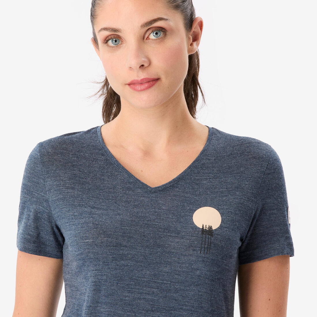 Playera de trekking de manga corta de lana merina café para mujer Travel 500 - Image 15