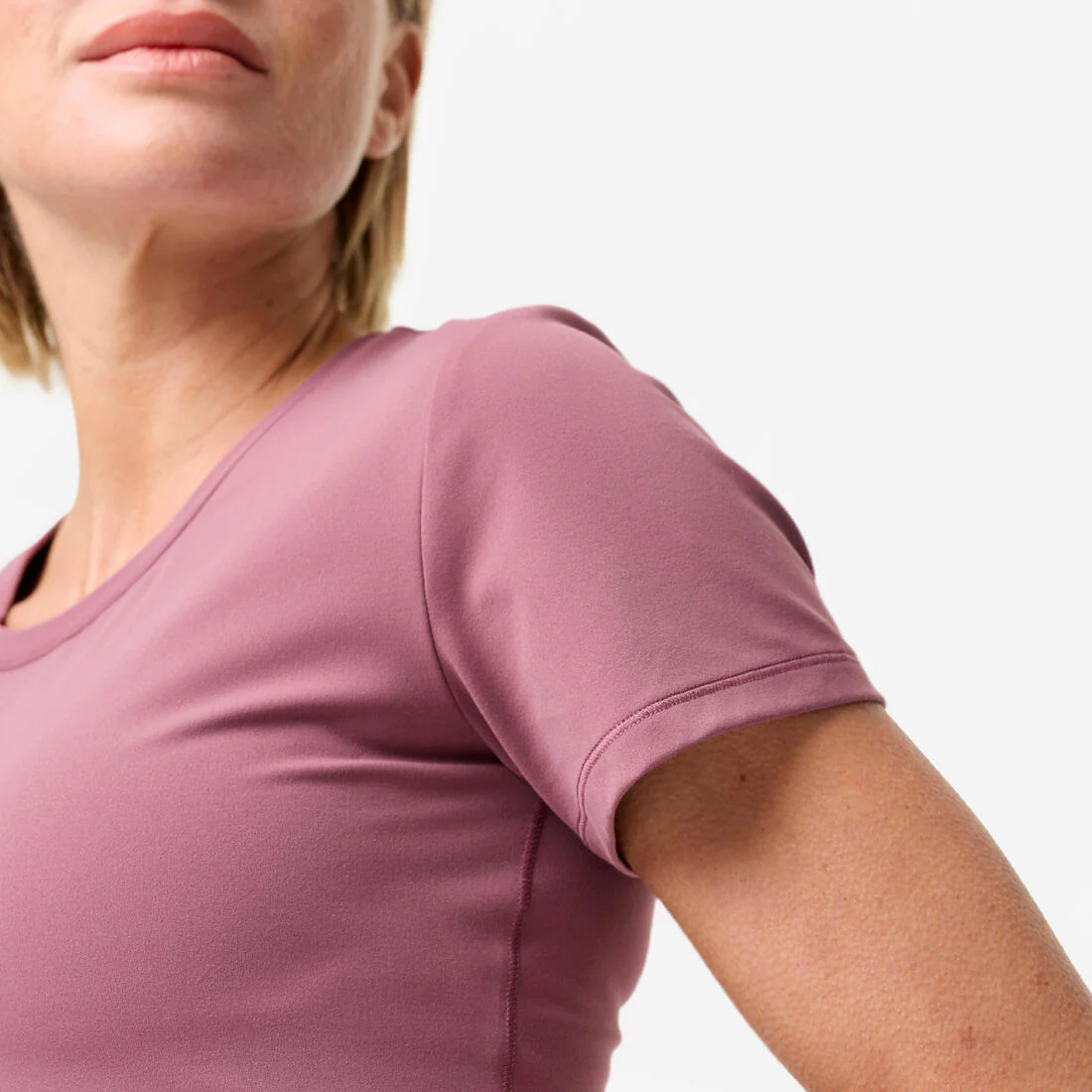 Playera de yoga y pilates suave y elástica negra Breathe - Image 11