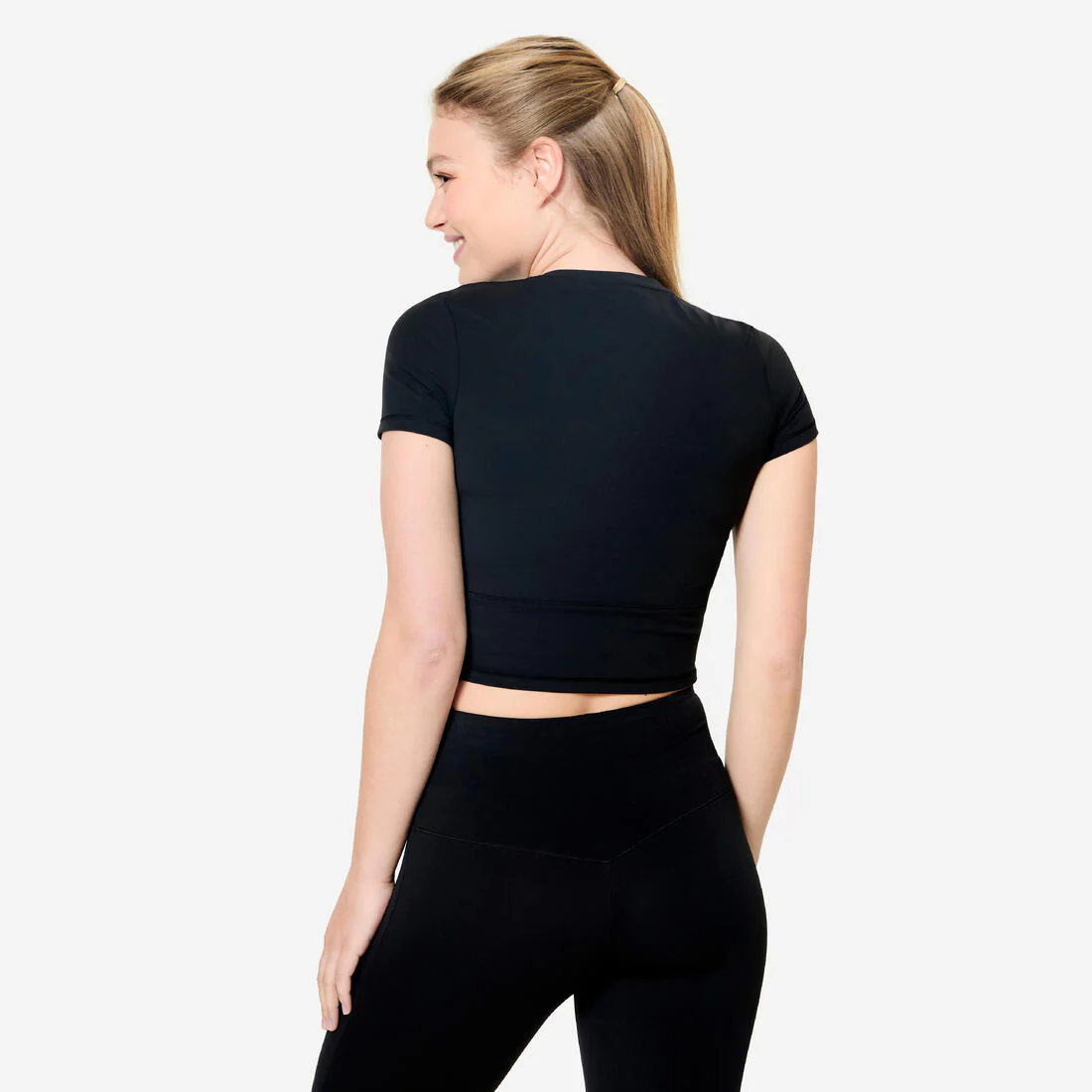 Playera de yoga y pilates suave y elástica negra Breathe - Image 7