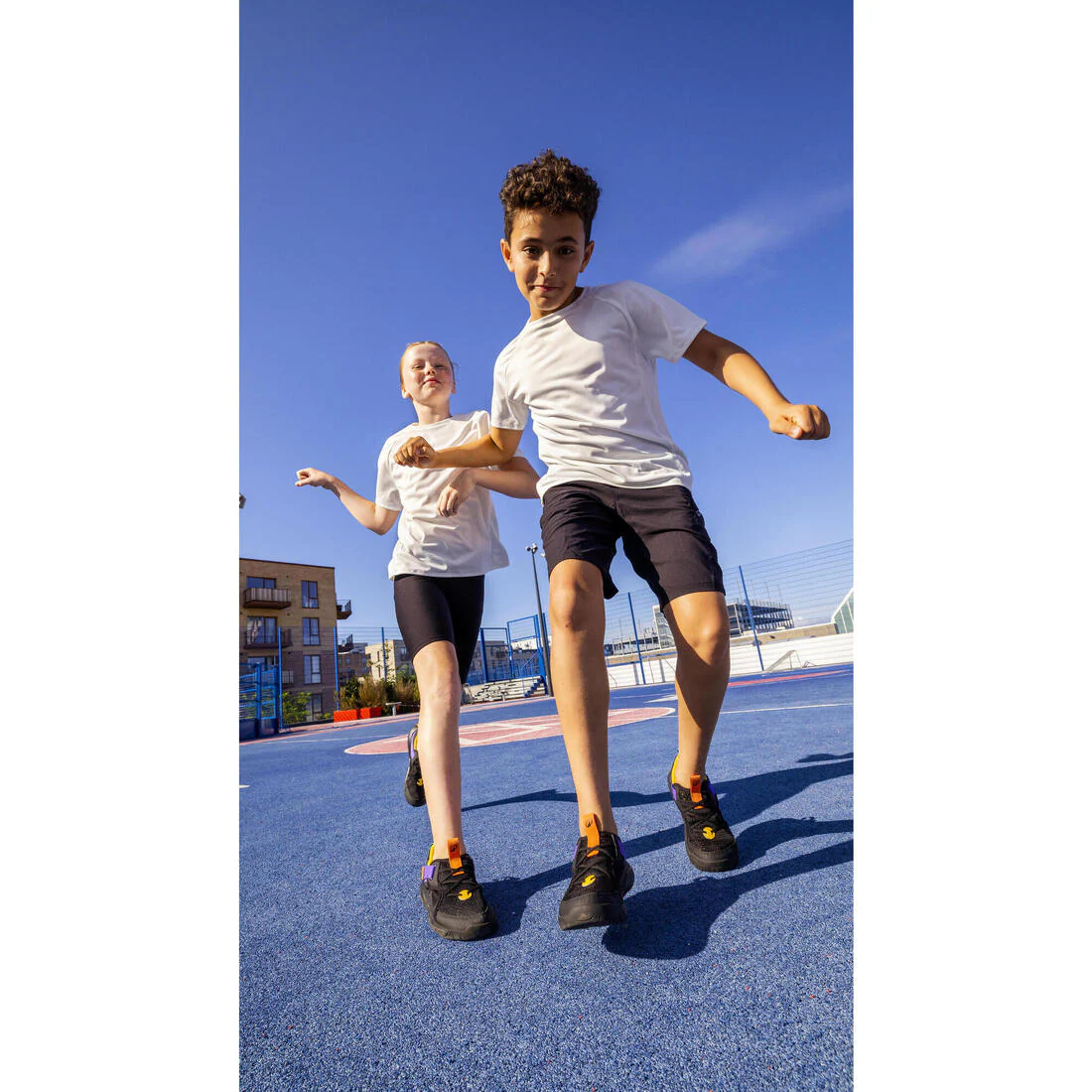 Playera deportiva blanca y lisa para niños - Image 15