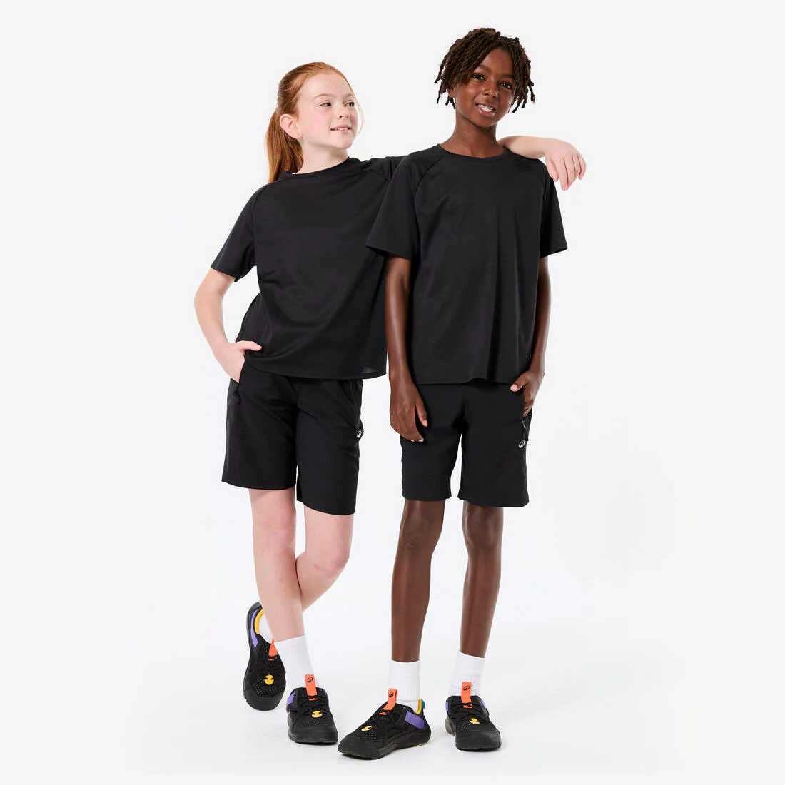Playera deportiva blanca y lisa para niños - Image 3
