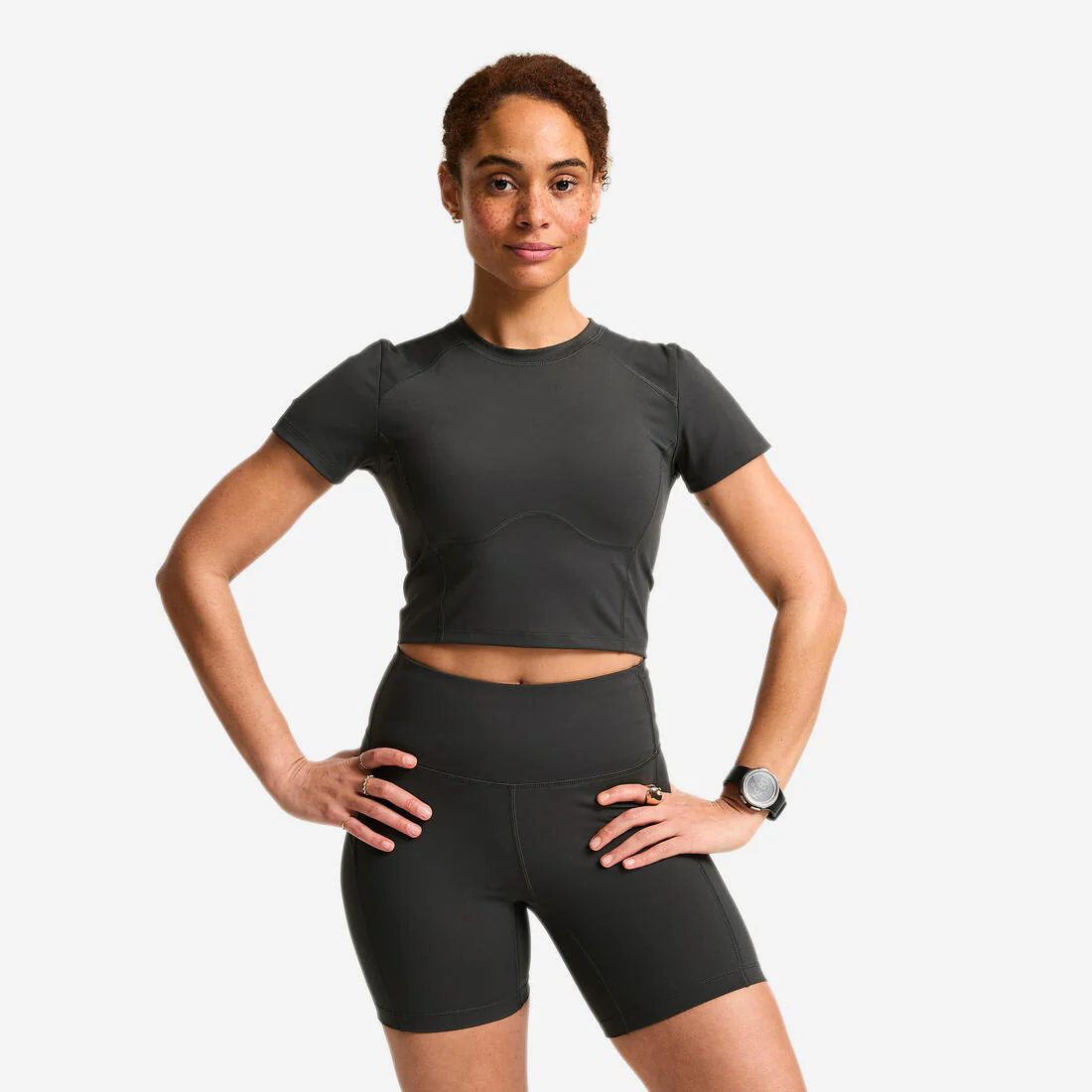 Playera deportiva de manga corta gris oscuro para mujer