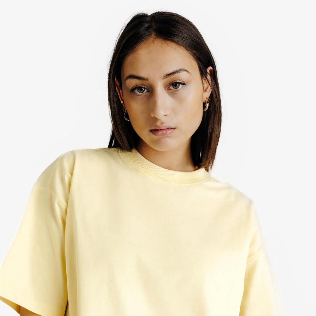 Playera deportiva tipo crop blanca para mujer - Image 6