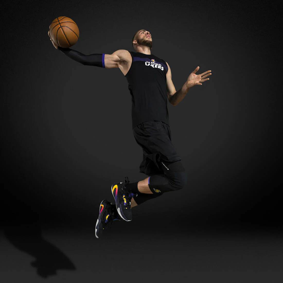 Playera interior de básquetbol sin mangas negra para adulto UT500 NBA Lakers - Image 14