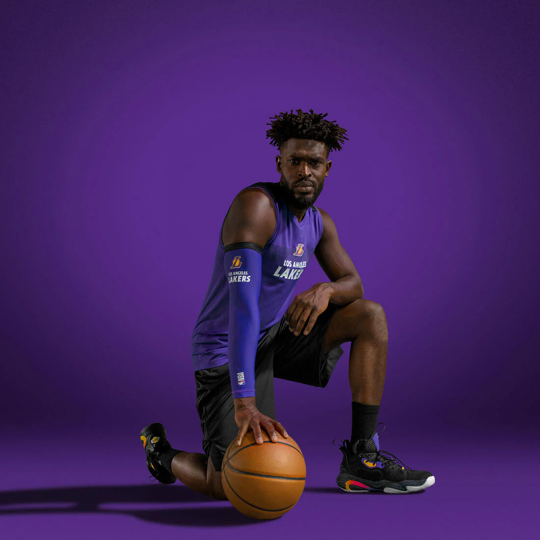 Playera interior de básquetbol sin mangas negra para adulto UT500 NBA Lakers - Image 26