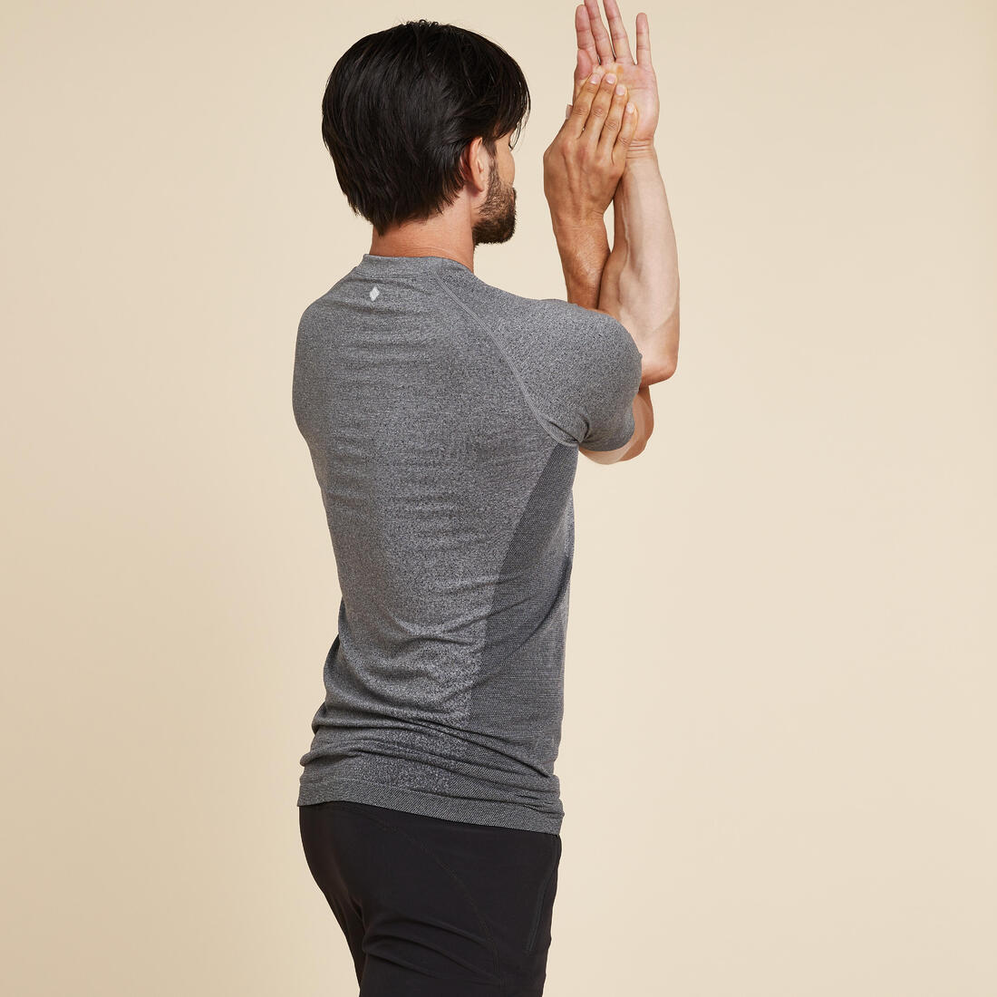Playera Yoga Dinámico Hombre Gris Claro Manga Corta Seamless Sin Costuras - Image 2