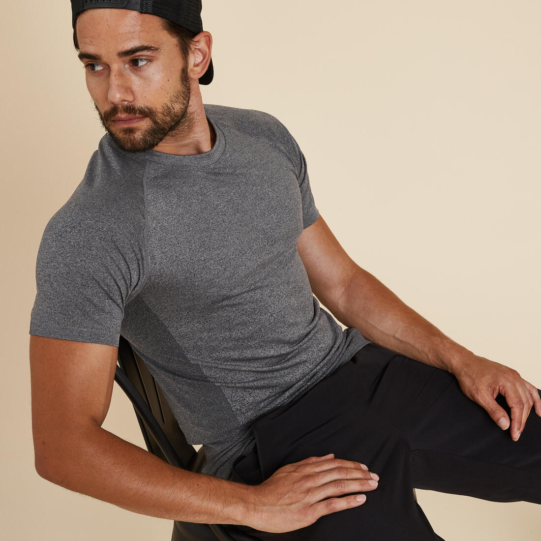 Playera Yoga Dinámico Hombre Gris Claro Manga Corta Seamless Sin Costuras - Image 3