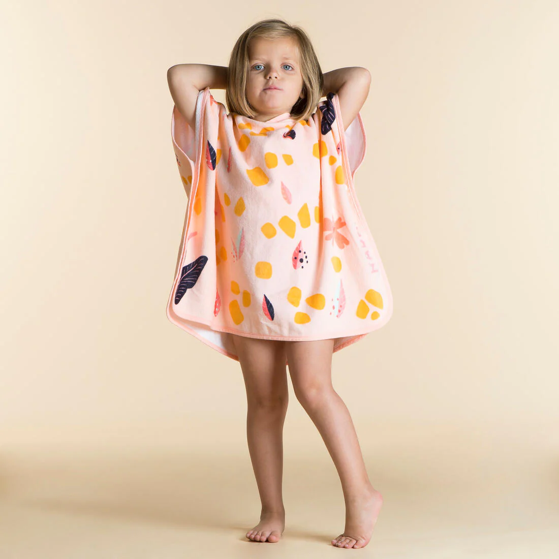 Poncho de natación de algodón blanco con rosa con jirafa para bebé - Image 3