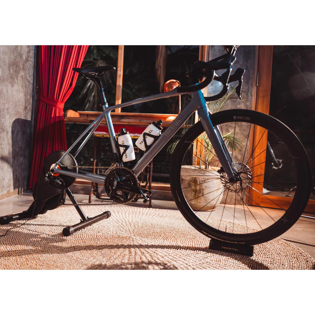 Rodillo de entrenamiento de ciclismo conectado con Zwift Cog & Click D500 - Image 14