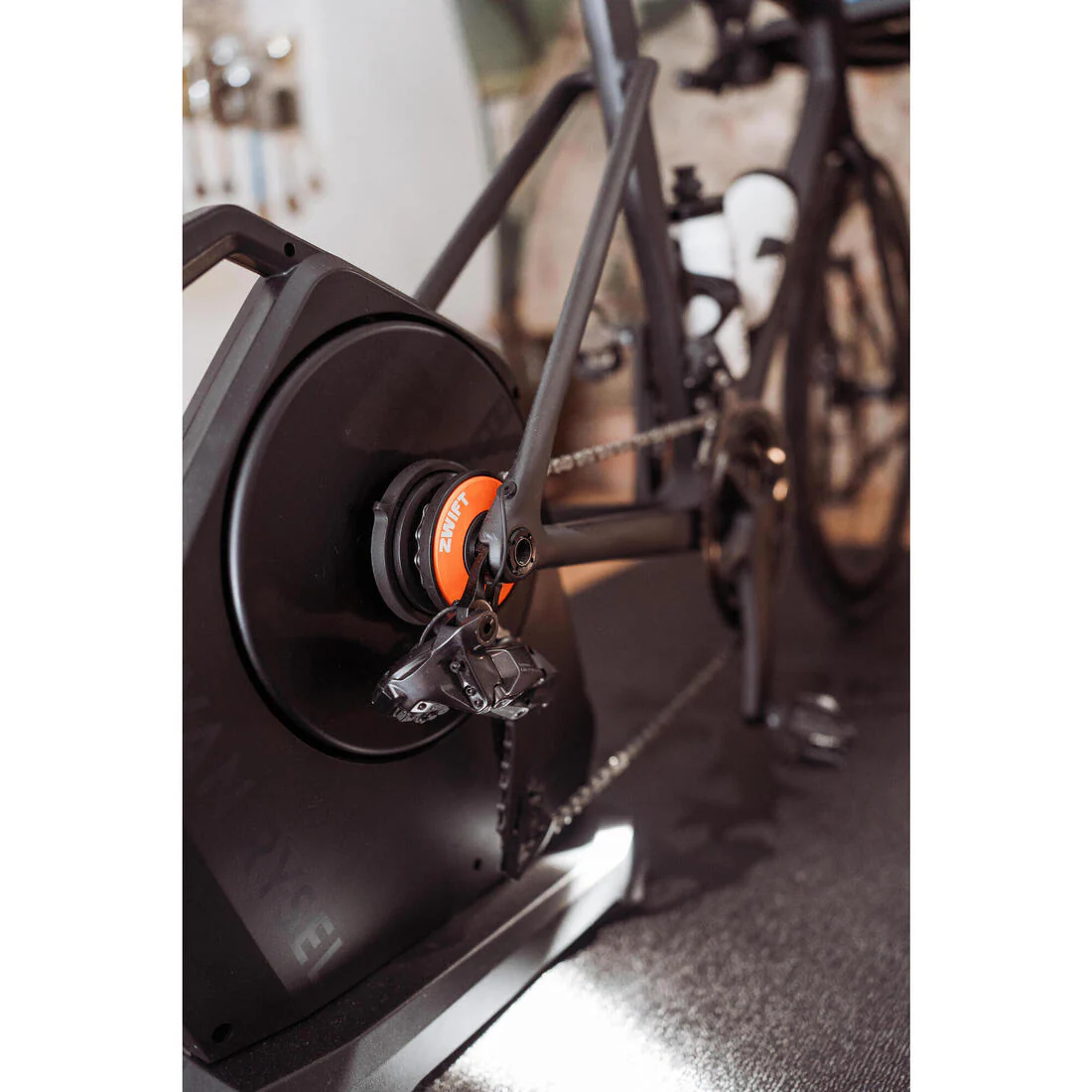 Rodillo de entrenamiento de ciclismo conectado con Zwift Cog & Click RCR - Image 17