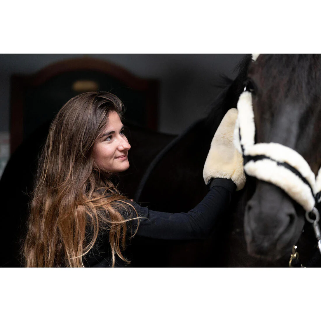 Serratón de cuadra borreguito de equitación sintético para caballo - Image 13